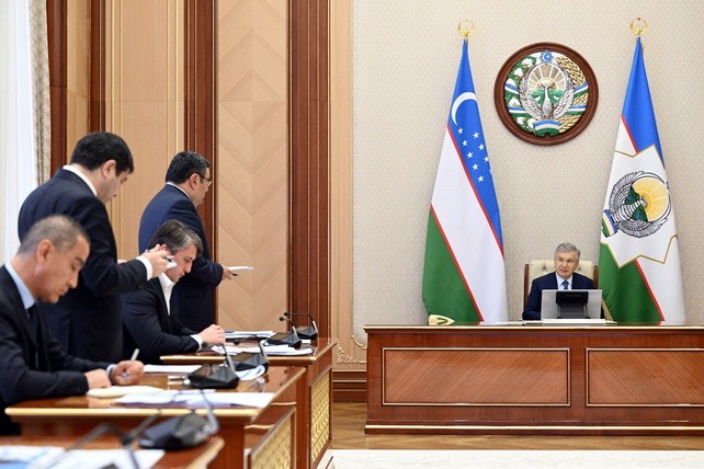 Prezident gidroenergetika va suv infratuzilmasini rivojlantirish chora-tadbirlarini ko‘rib chiqdi